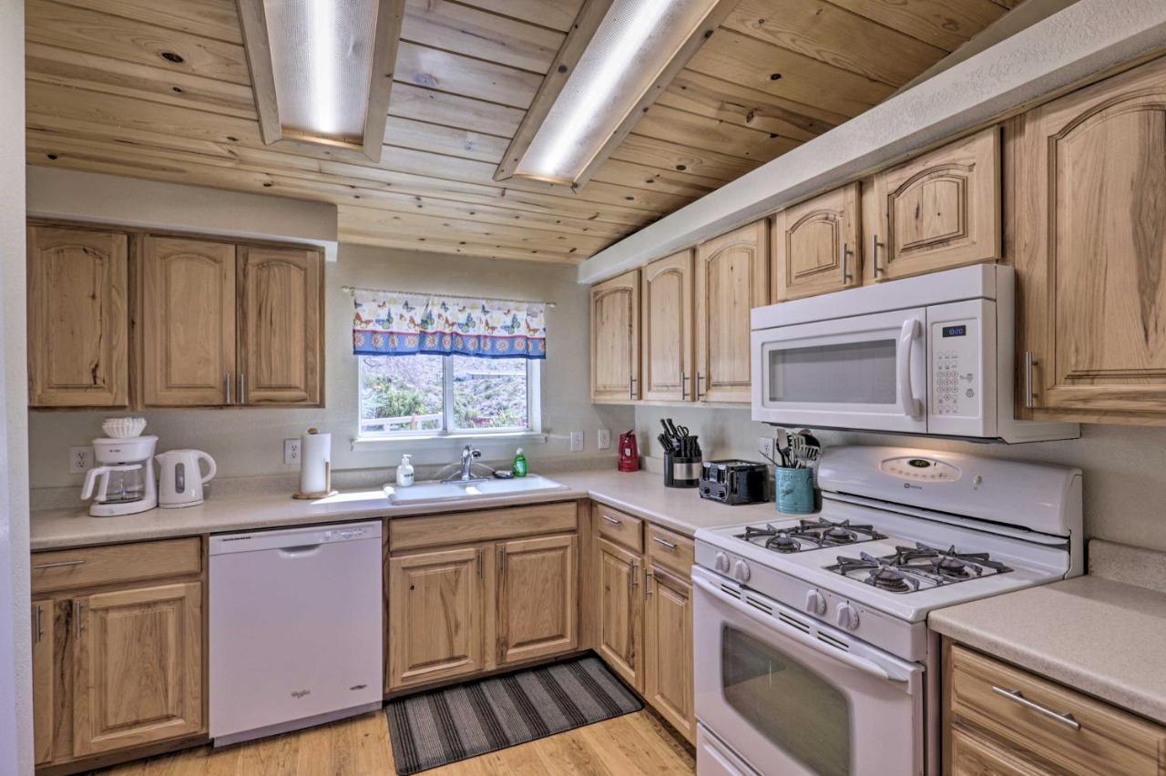 Rustic Bullhead City Retreat With Porch And Views Zewnętrze zdjęcie